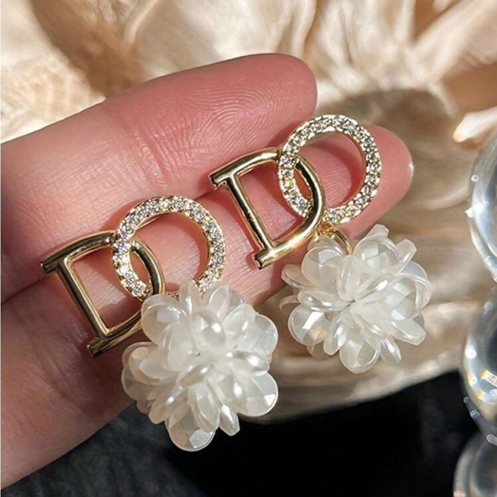 High End Pear Flower Elegant Gold and White Floral Earrings